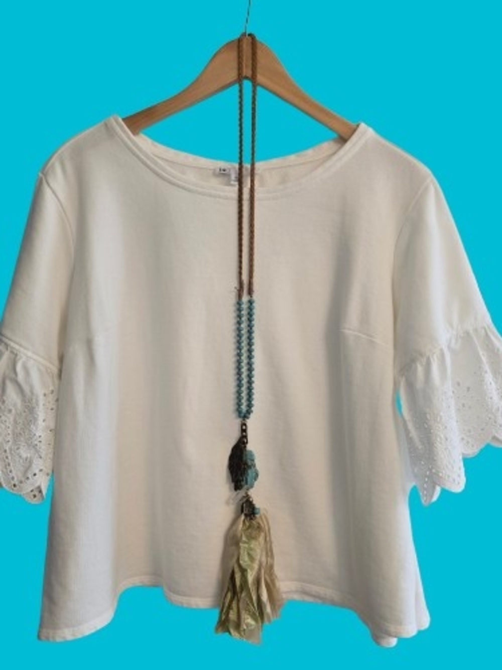 DR2 White Eyelet Ruffle Sleeve Tee